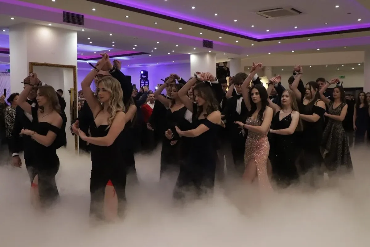 Studniówka uczniów "Koperniczka" w Tango. Niezapomniana noc maturzystów (zdjęcia, wideo)