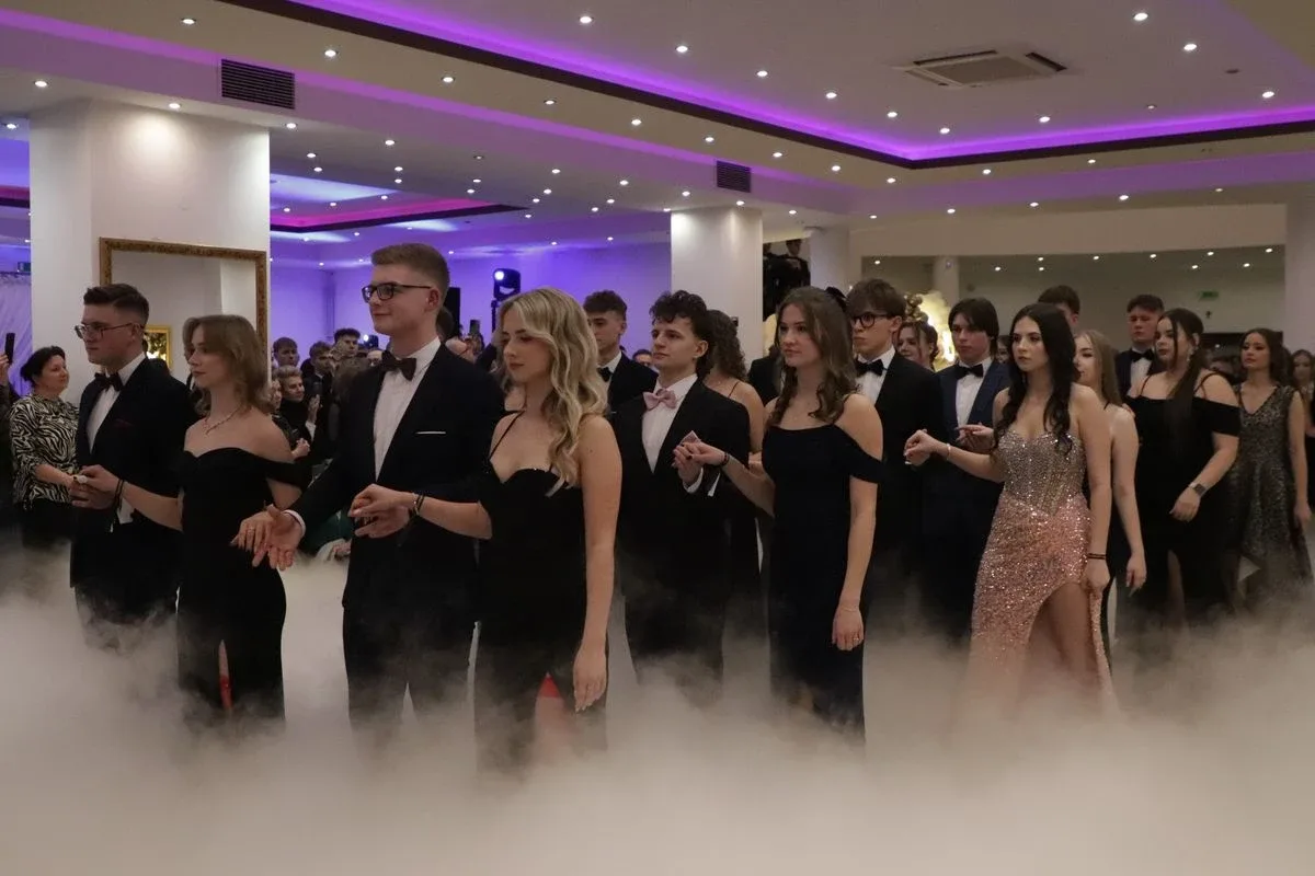 Studniówka uczniów "Koperniczka" w Tango. Niezapomniana noc maturzystów (zdjęcia, wideo)