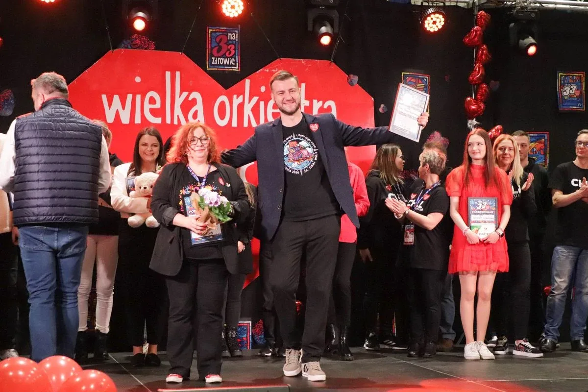 Światełko do nieba i wielkie serca mieszkańców Ostrowi Mazowieckiej. Pobiliśmy rekord! (zdjęcia, wideo)