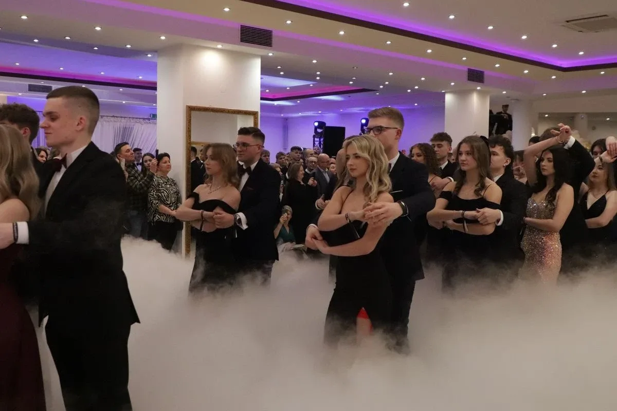 Studniówka uczniów "Koperniczka" w Tango. Niezapomniana noc maturzystów (zdjęcia, wideo)