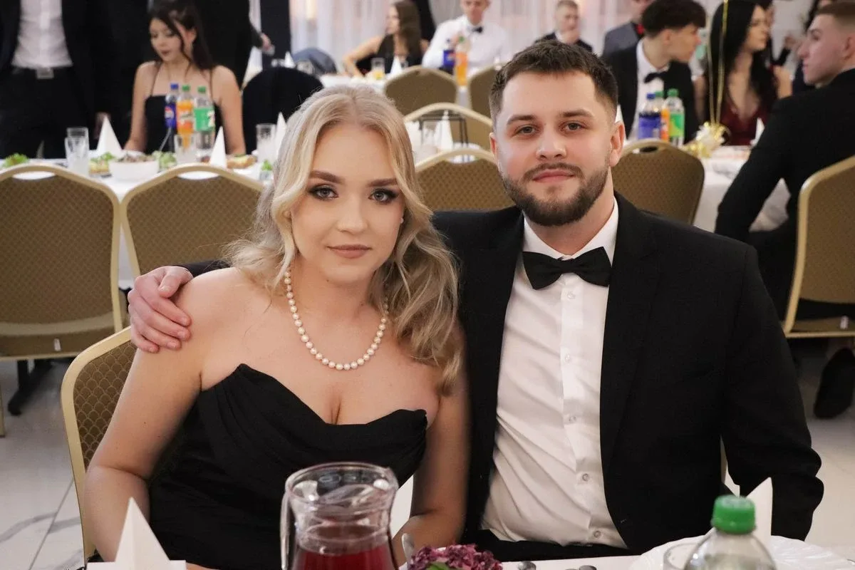 Maturzyści "Rubinka" bawią się na balu w Maciejowej Chacie (zdjęcia, wideo)
