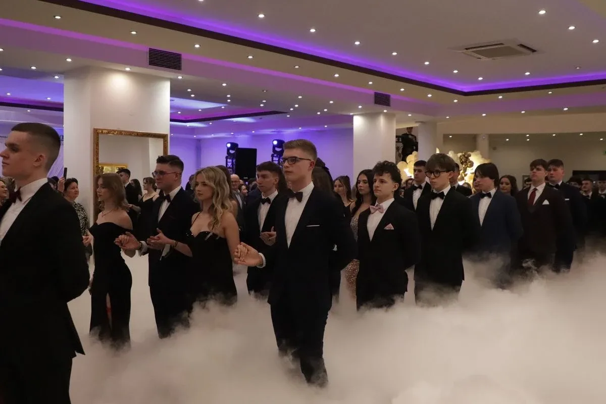 Studniówka uczniów "Koperniczka" w Tango. Niezapomniana noc maturzystów (zdjęcia, wideo)