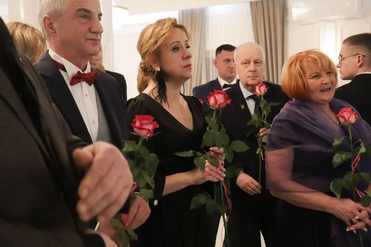 Uczniowie ZSCKR w Starym Lubiejewie świętują swoją niezapomnianą studniówkę (zdjęcia, wideo)