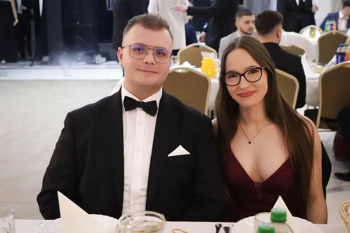 Maturzyści "Rubinka" bawią się na balu w Maciejowej Chacie (zdjęcia, wideo)