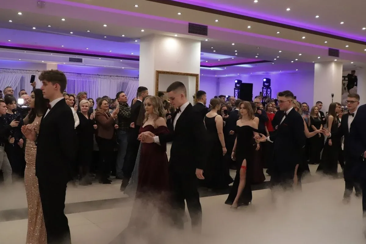 Studniówka uczniów "Koperniczka" w Tango. Niezapomniana noc maturzystów (zdjęcia, wideo)