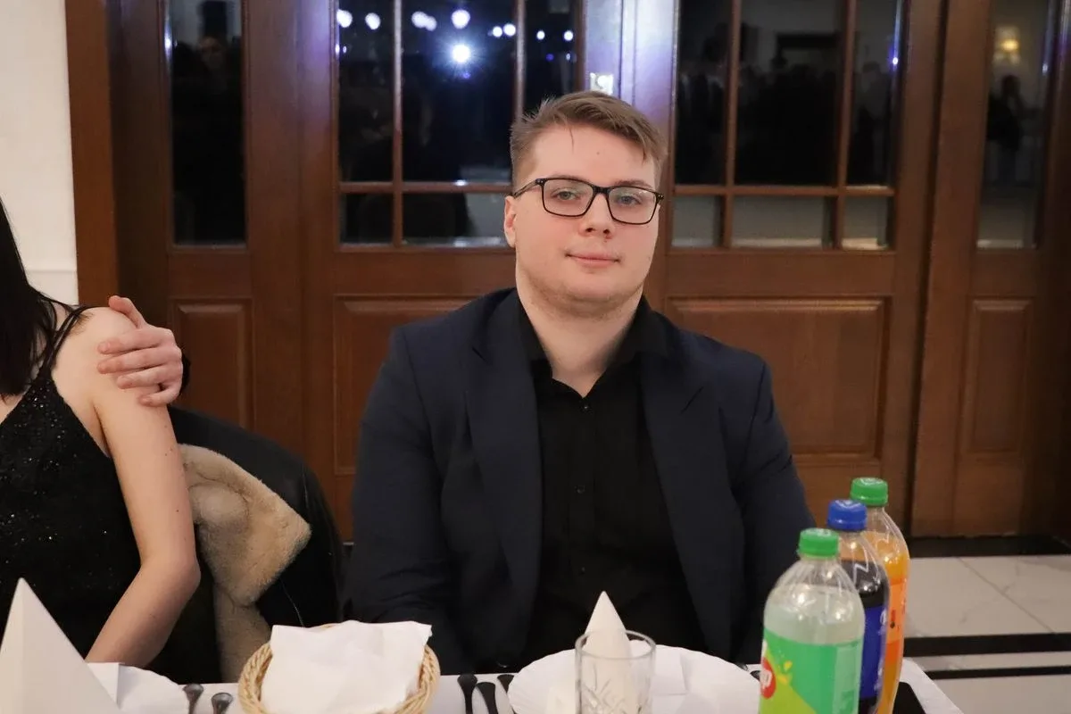 Maturzyści "Rubinka" bawią się na balu w Maciejowej Chacie (zdjęcia, wideo)