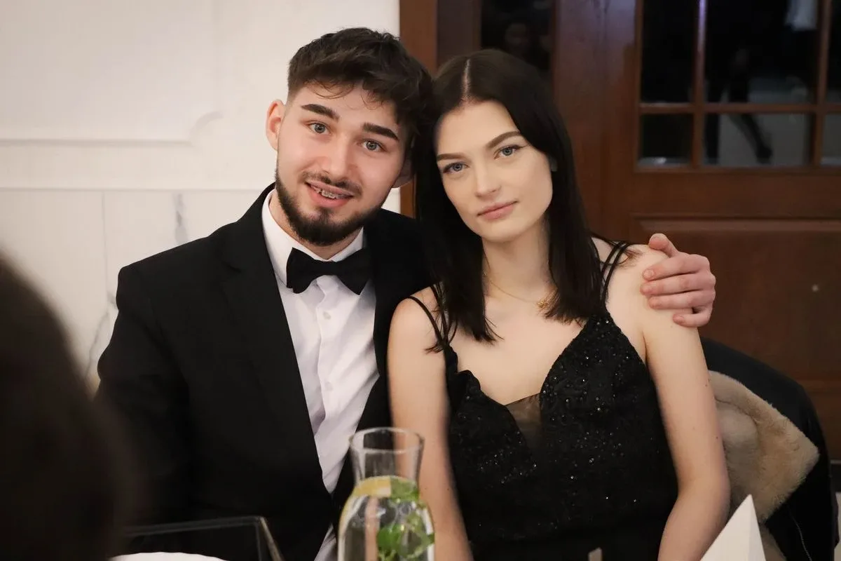 Maturzyści "Rubinka" bawią się na balu w Maciejowej Chacie (zdjęcia, wideo)