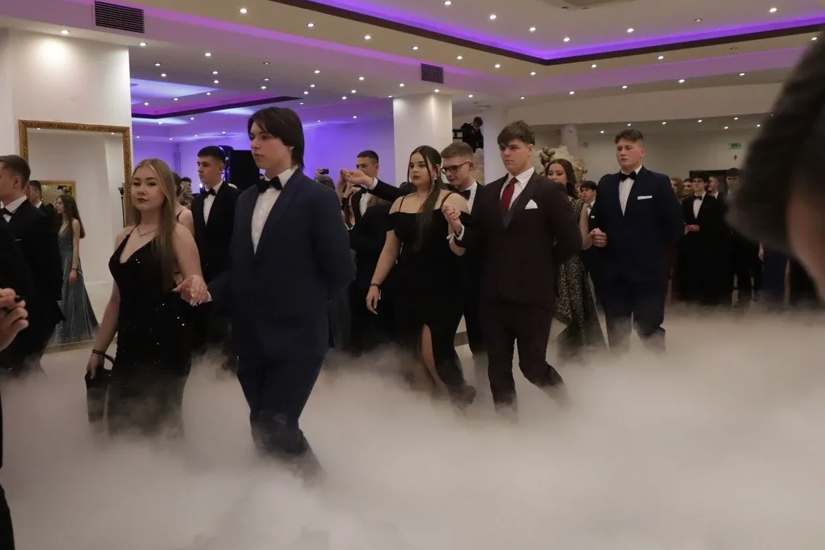 Studniówka uczniów "Koperniczka" w Tango. Niezapomniana noc maturzystów (zdjęcia, wideo)