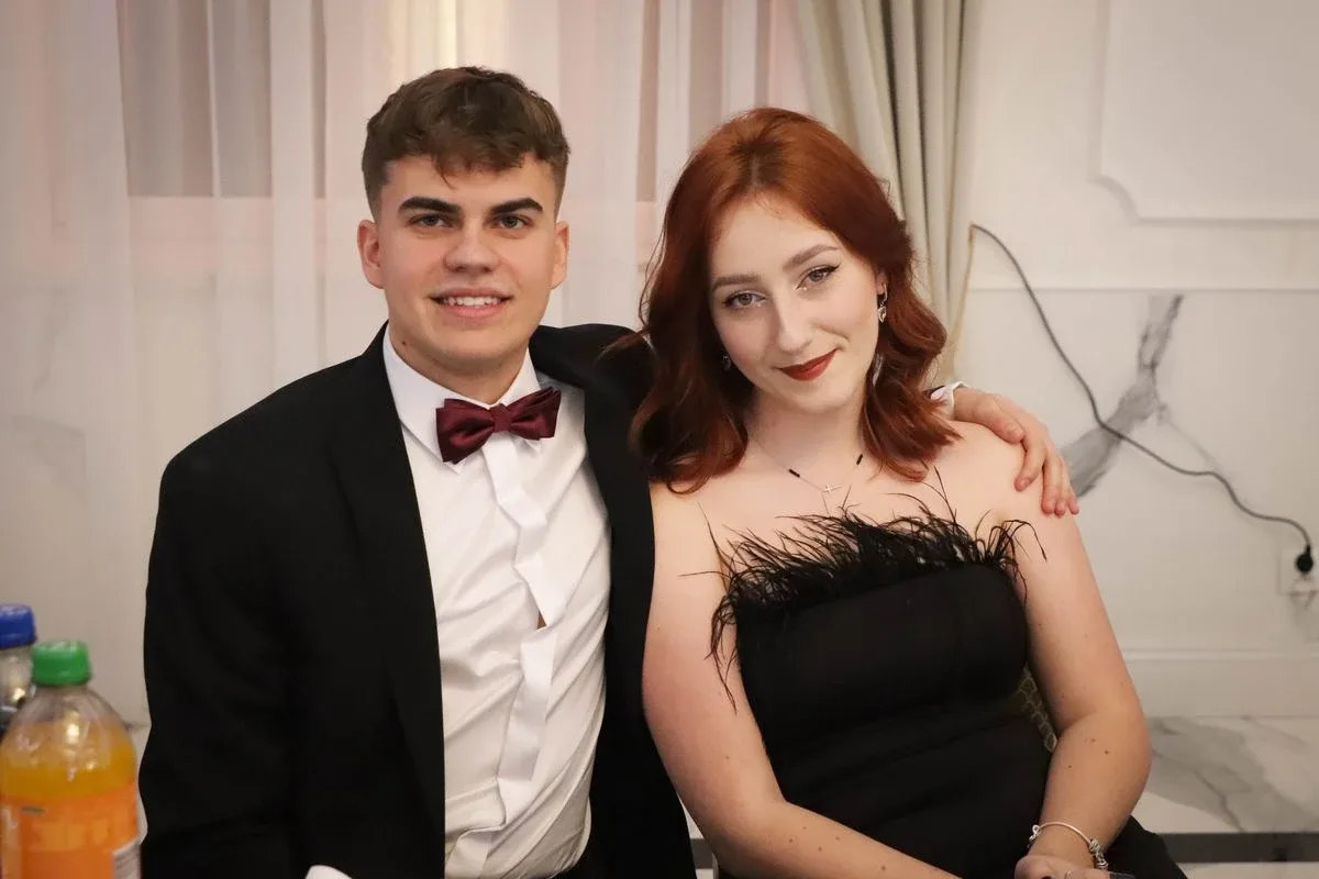 Maturzyści "Rubinka" bawią się na balu w Maciejowej Chacie (zdjęcia, wideo)