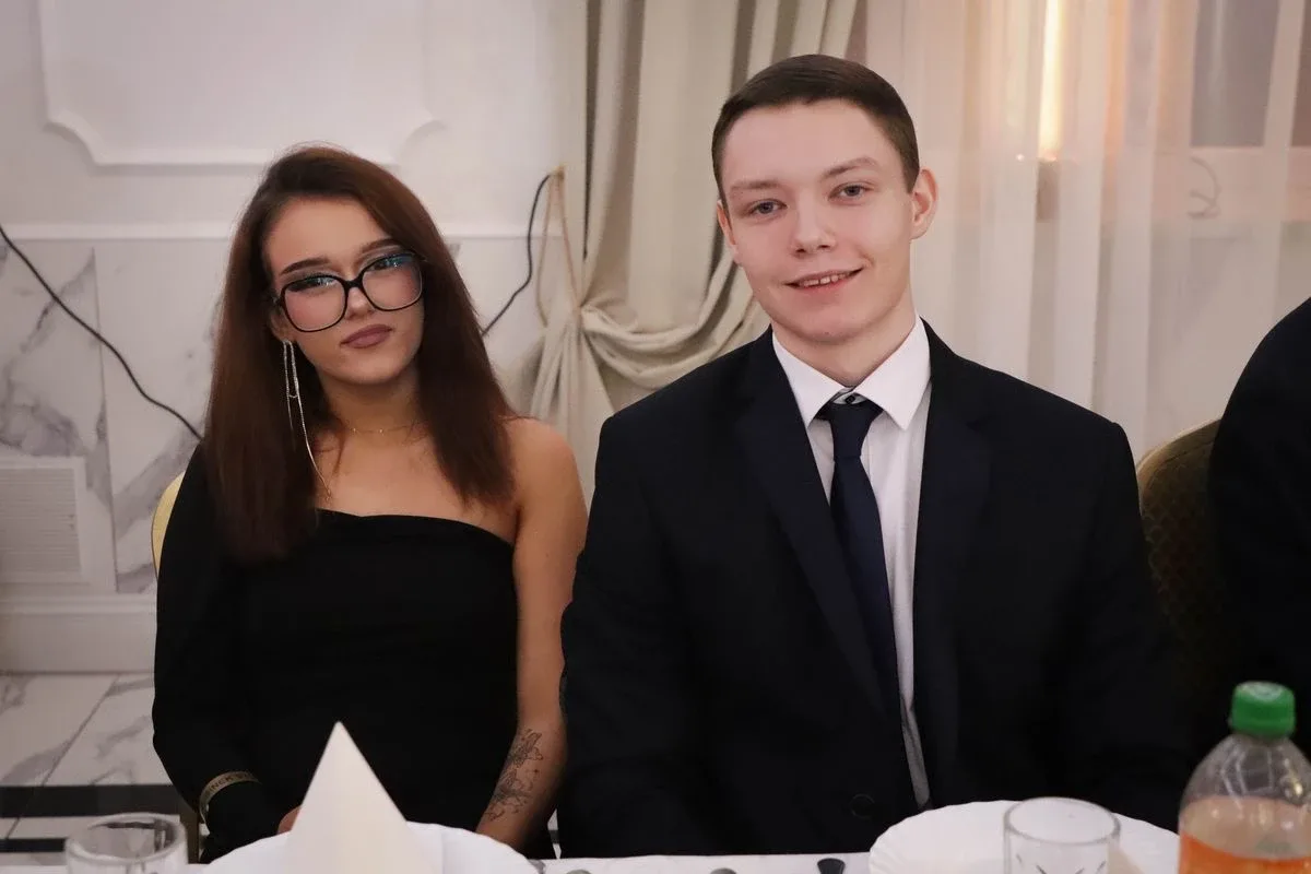 Maturzyści "Rubinka" bawią się na balu w Maciejowej Chacie (zdjęcia, wideo)