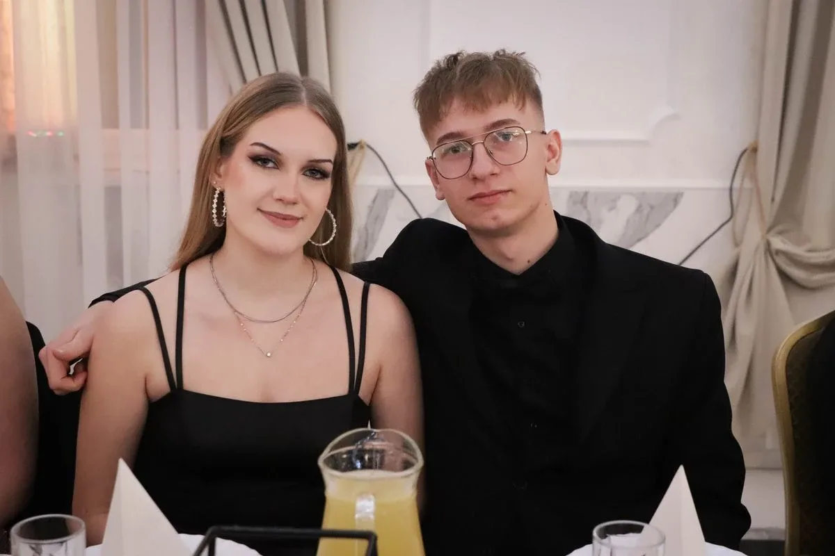Maturzyści "Rubinka" bawią się na balu w Maciejowej Chacie (zdjęcia, wideo)