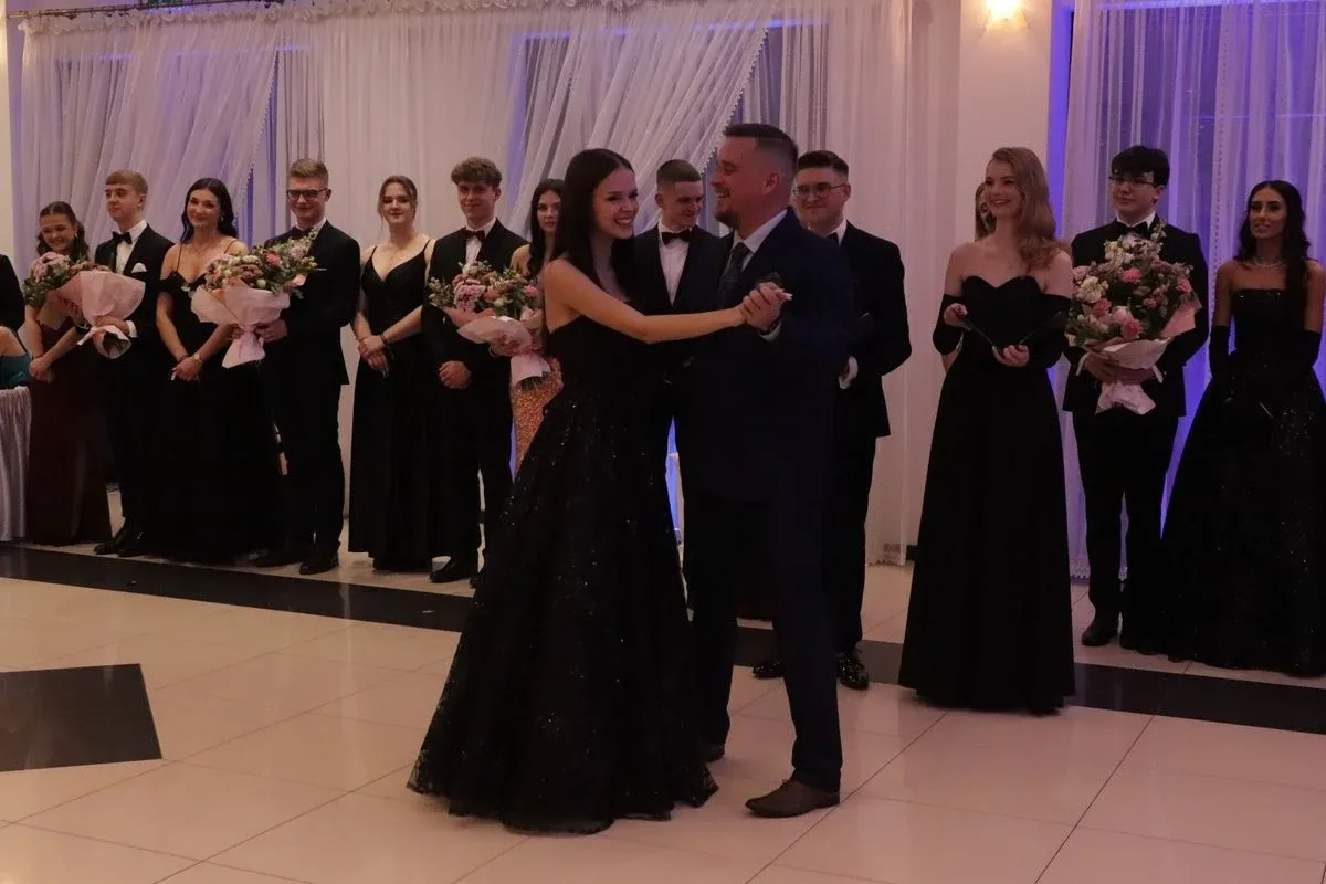 Studniówka uczniów "Koperniczka" w Tango. Niezapomniana noc maturzystów (zdjęcia, wideo)