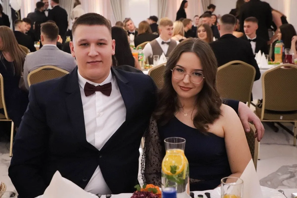 Maturzyści "Rubinka" bawią się na balu w Maciejowej Chacie (zdjęcia, wideo)