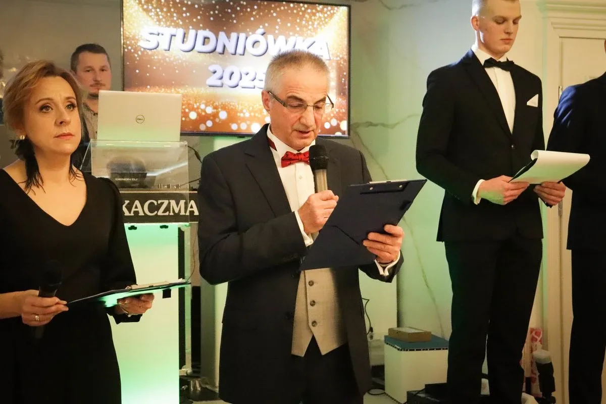 Uczniowie ZSCKR w Starym Lubiejewie świętują swoją niezapomnianą studniówkę (zdjęcia, wideo)