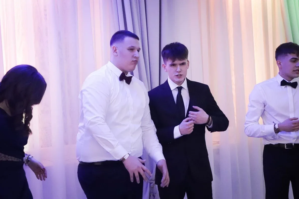 Maturzyści "Rubinka" bawią się na balu w Maciejowej Chacie (zdjęcia, wideo)