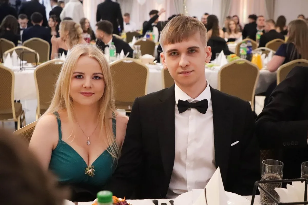 Maturzyści "Rubinka" bawią się na balu w Maciejowej Chacie (zdjęcia, wideo)