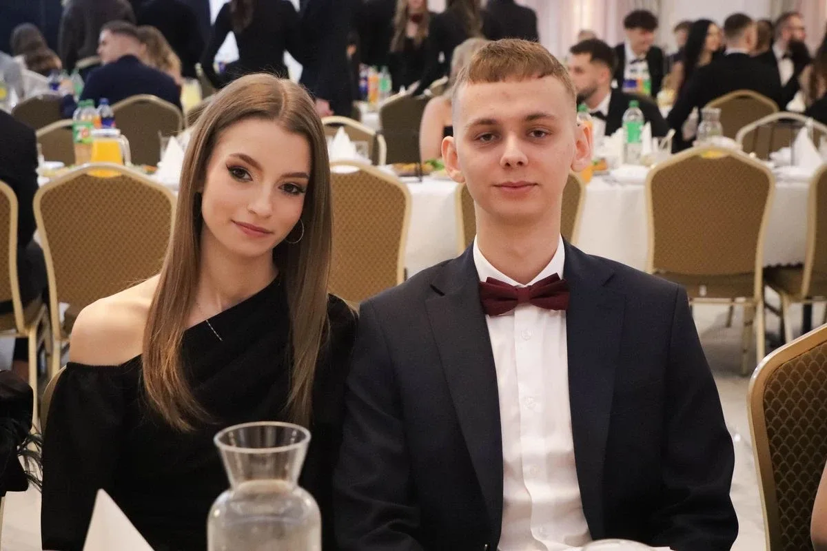 Maturzyści "Rubinka" bawią się na balu w Maciejowej Chacie (zdjęcia, wideo)