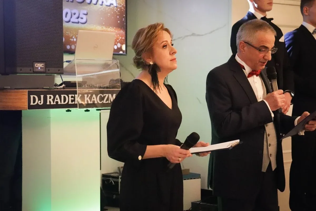 Uczniowie ZSCKR w Starym Lubiejewie świętują swoją niezapomnianą studniówkę (zdjęcia, wideo)