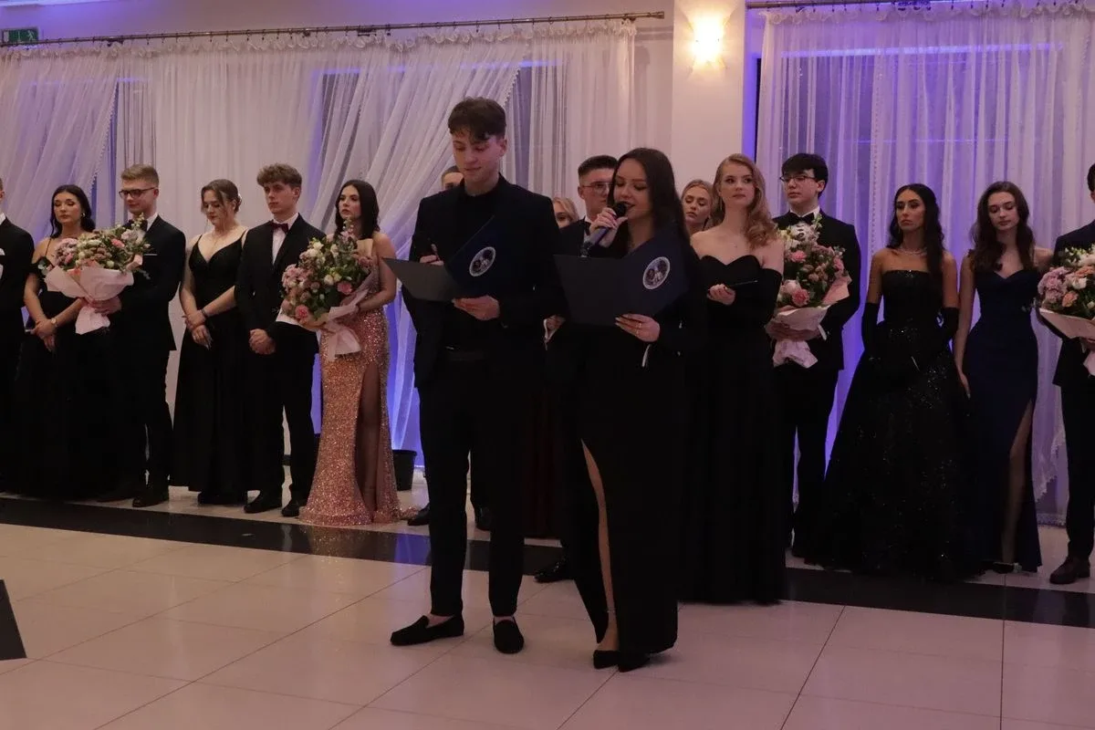 Studniówka uczniów "Koperniczka" w Tango. Niezapomniana noc maturzystów (zdjęcia, wideo)