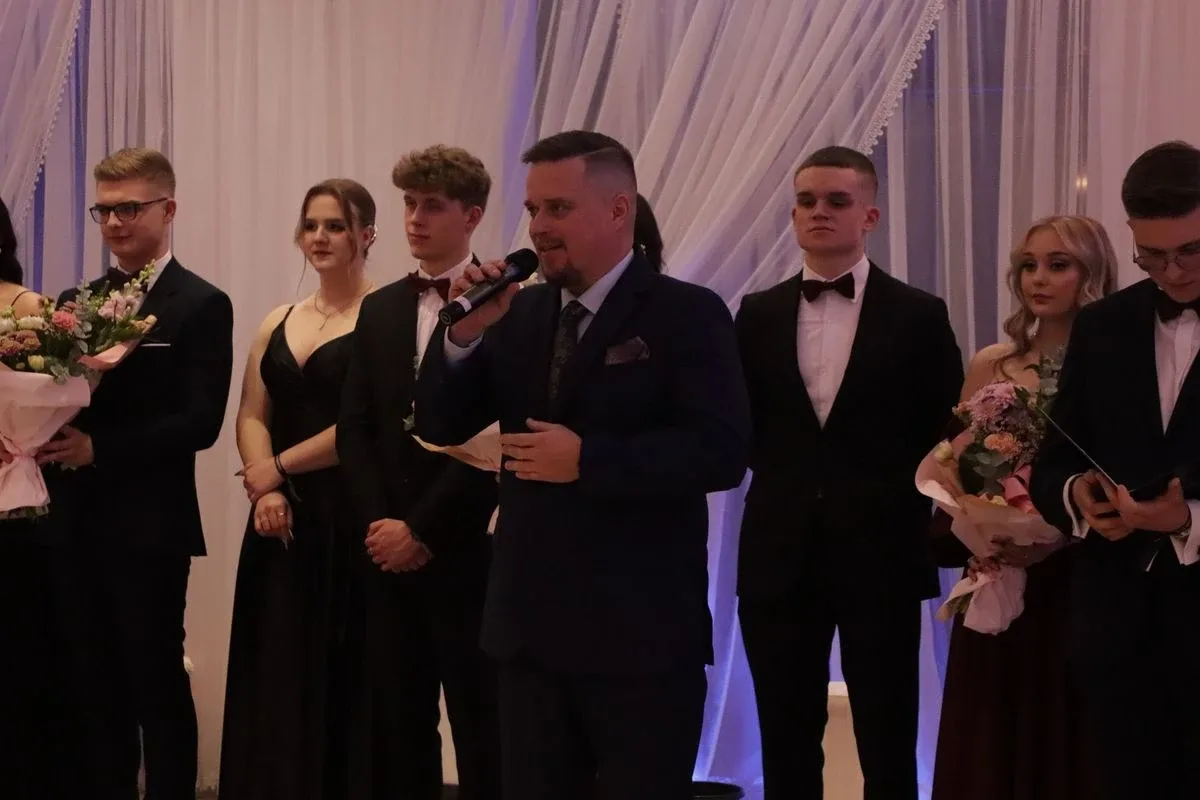 Studniówka uczniów "Koperniczka" w Tango. Niezapomniana noc maturzystów (zdjęcia, wideo)