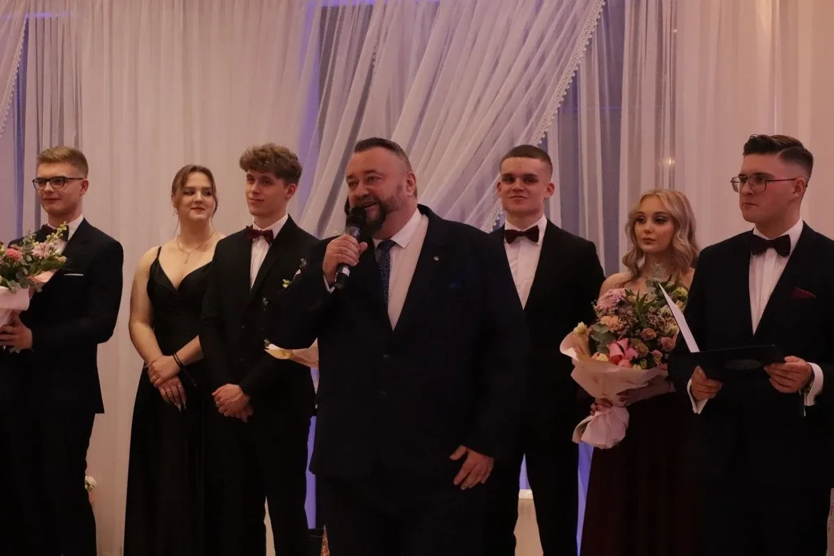 Studniówka uczniów "Koperniczka" w Tango. Niezapomniana noc maturzystów (zdjęcia, wideo)