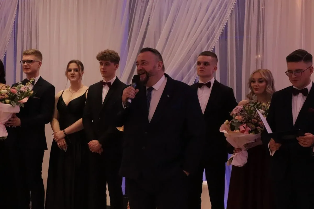 Studniówka uczniów "Koperniczka" w Tango. Niezapomniana noc maturzystów (zdjęcia, wideo)