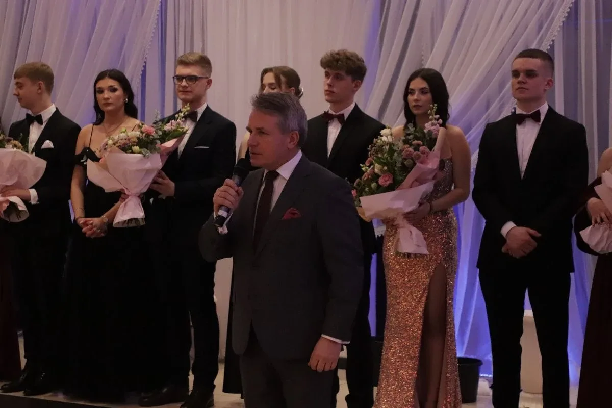 Studniówka uczniów "Koperniczka" w Tango. Niezapomniana noc maturzystów (zdjęcia, wideo)