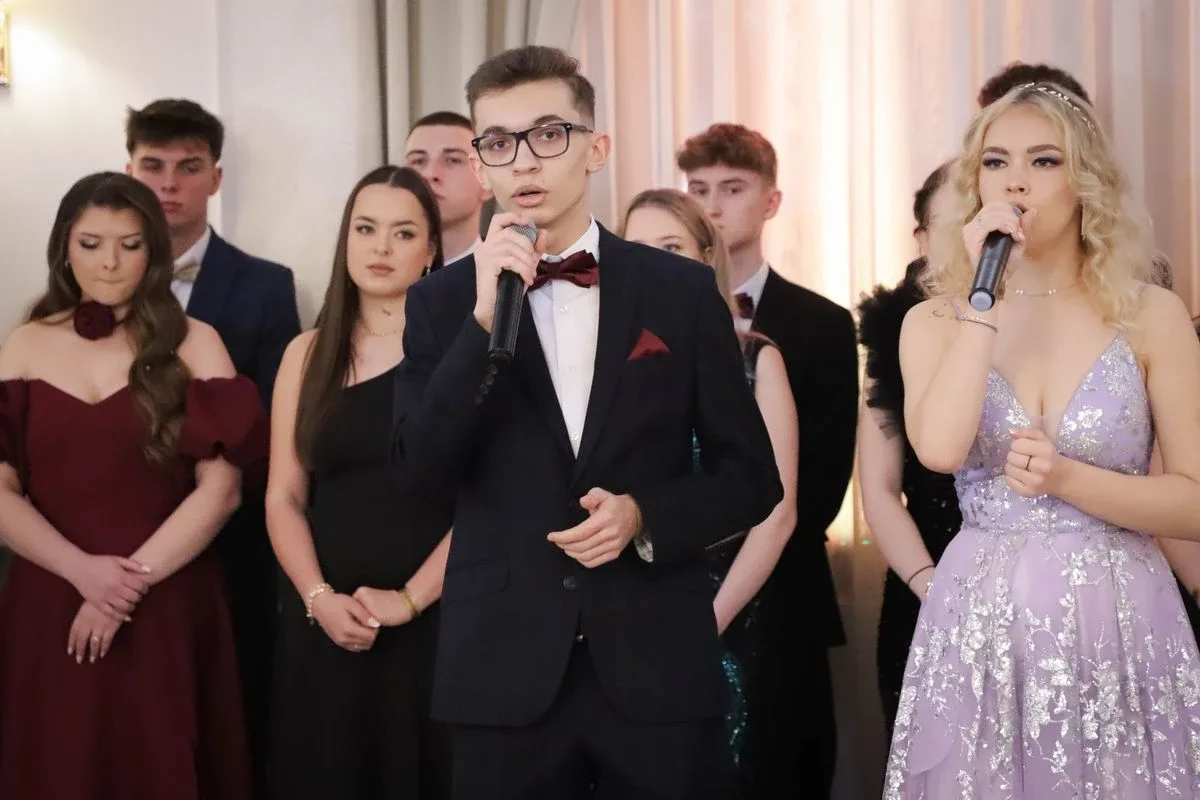 Maturzyści "Rubinka" bawią się na balu w Maciejowej Chacie (zdjęcia, wideo)