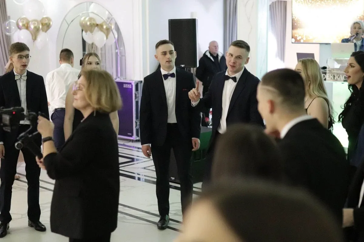 Uczniowie ZSCKR w Starym Lubiejewie świętują swoją niezapomnianą studniówkę (zdjęcia, wideo)
