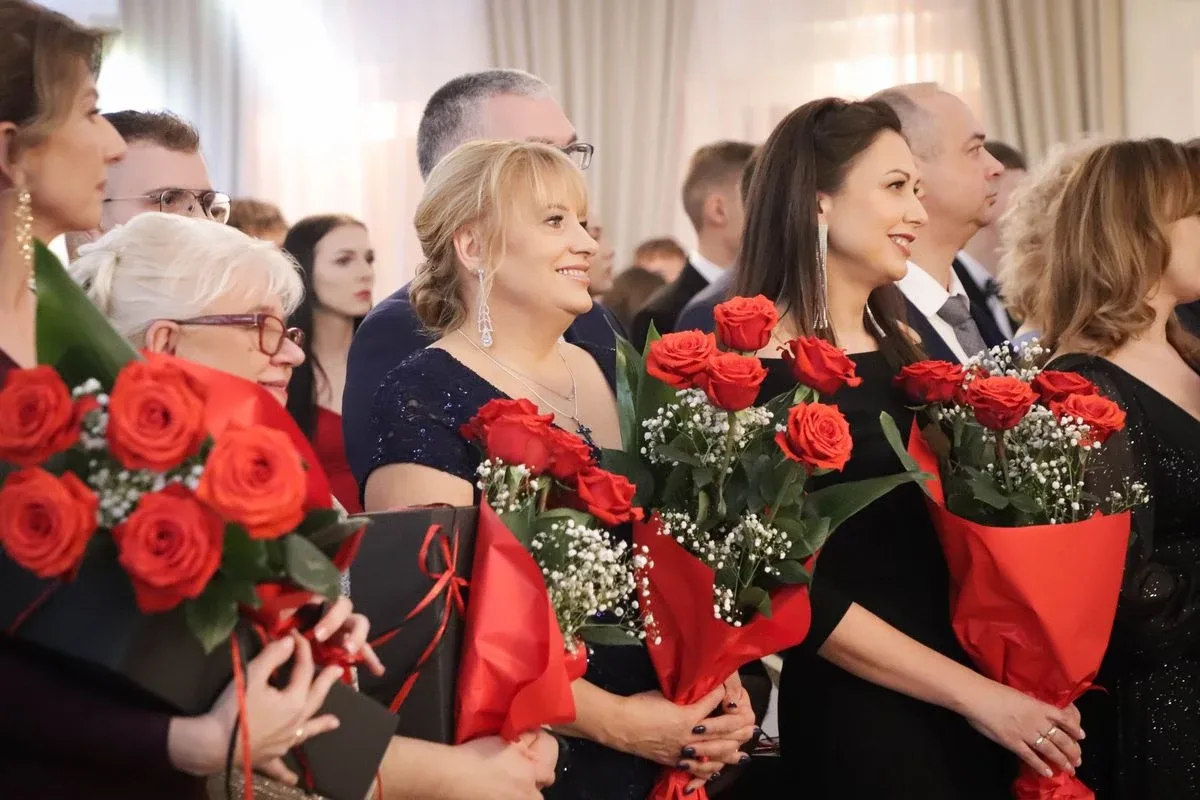 Maturzyści "Rubinka" bawią się na balu w Maciejowej Chacie (zdjęcia, wideo)