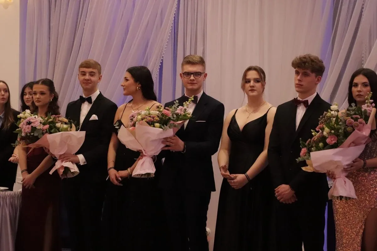 Studniówka uczniów "Koperniczka" w Tango. Niezapomniana noc maturzystów (zdjęcia, wideo)