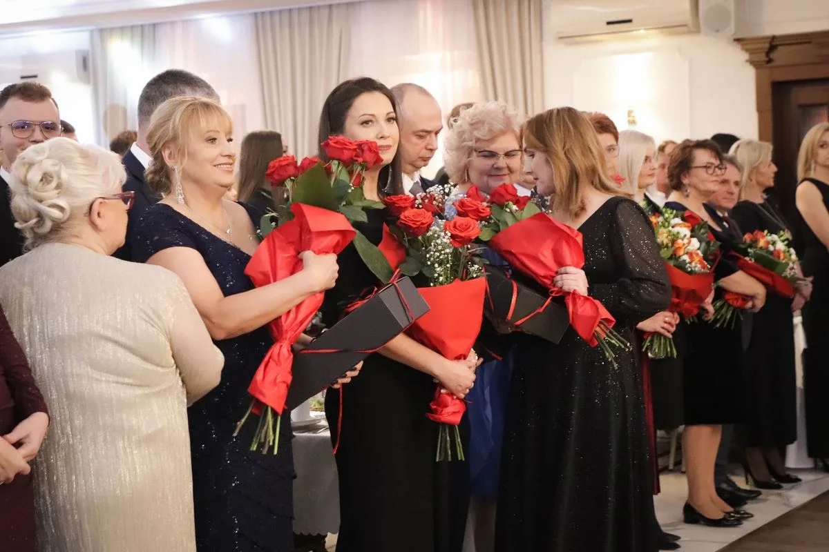 Maturzyści "Rubinka" bawią się na balu w Maciejowej Chacie (zdjęcia, wideo)