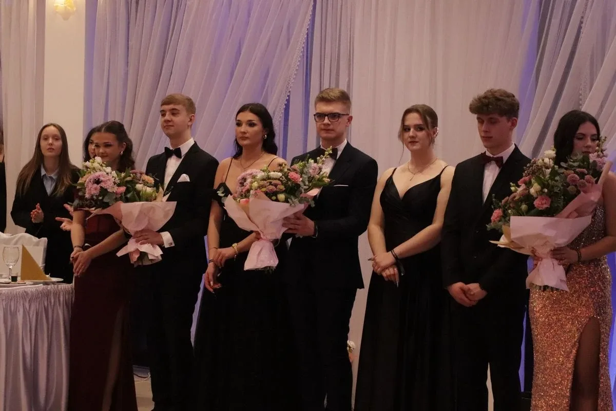 Studniówka uczniów "Koperniczka" w Tango. Niezapomniana noc maturzystów (zdjęcia, wideo)