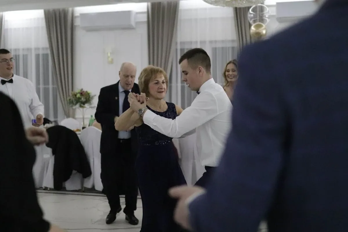 Uczniowie ZSCKR w Starym Lubiejewie świętują swoją niezapomnianą studniówkę (zdjęcia, wideo)