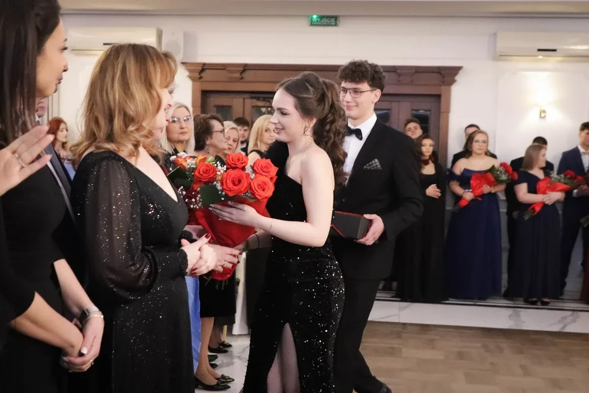 Maturzyści "Rubinka" bawią się na balu w Maciejowej Chacie (zdjęcia, wideo)