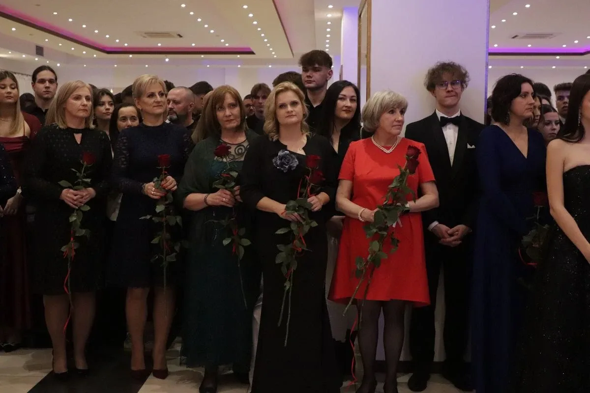 Studniówka uczniów "Koperniczka" w Tango. Niezapomniana noc maturzystów (zdjęcia, wideo)