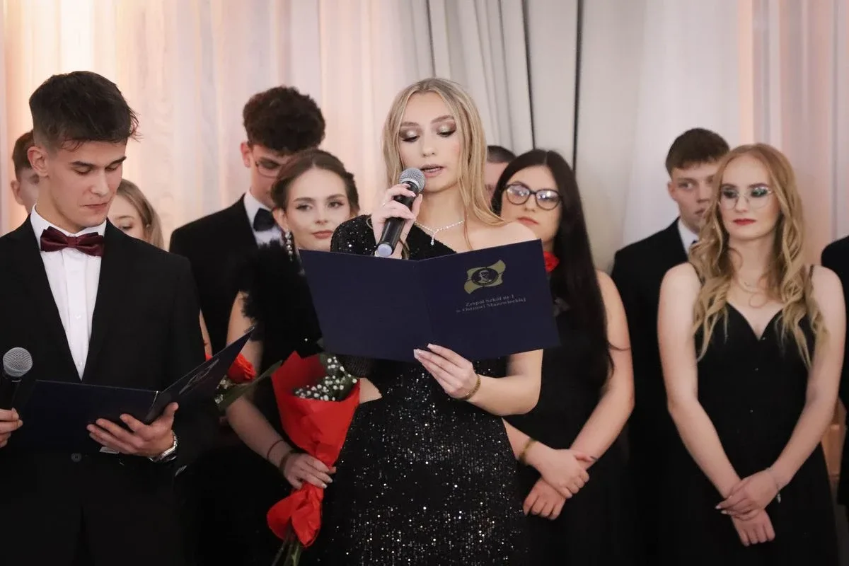 Maturzyści "Rubinka" bawią się na balu w Maciejowej Chacie (zdjęcia, wideo)
