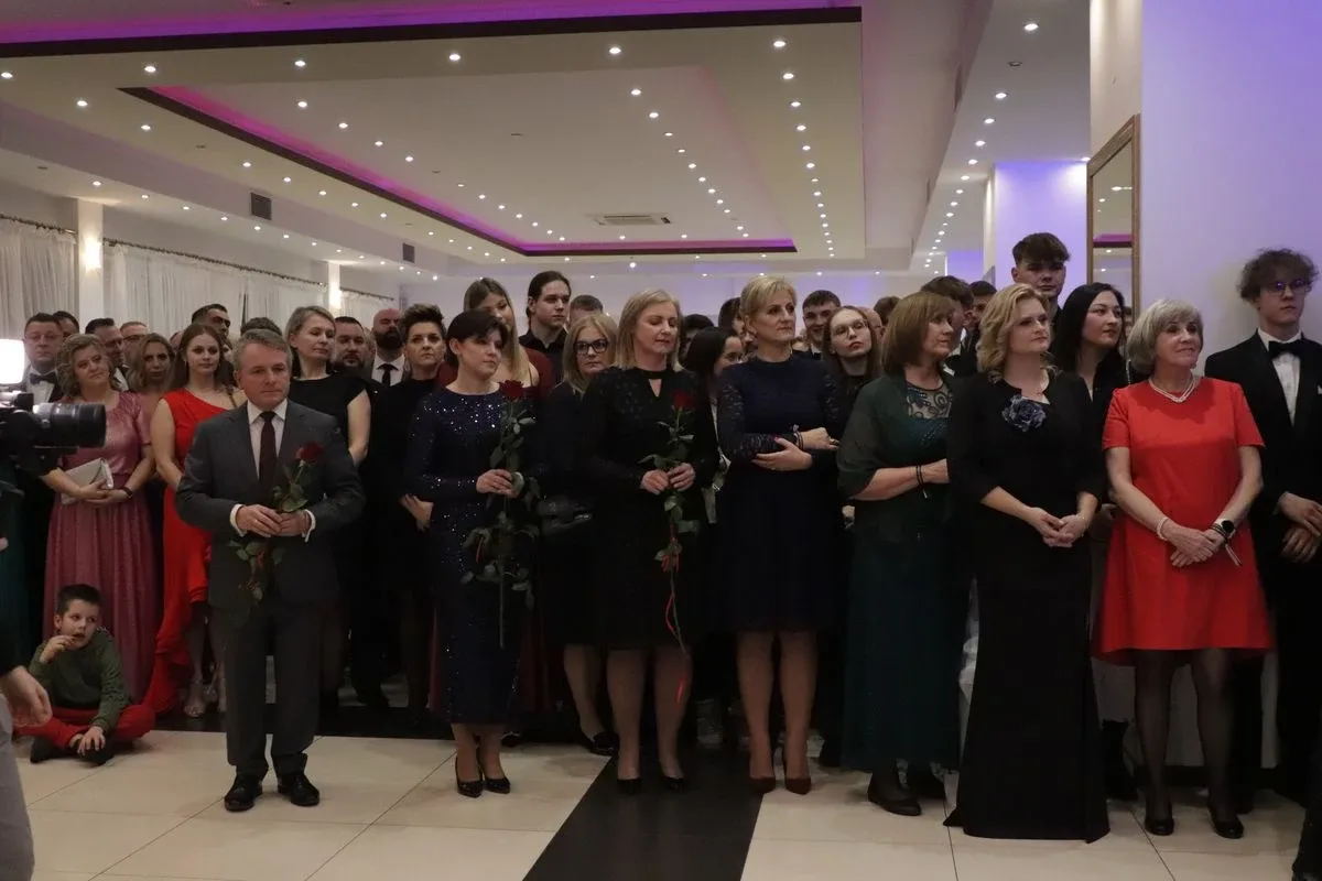 Studniówka uczniów "Koperniczka" w Tango. Niezapomniana noc maturzystów (zdjęcia, wideo)