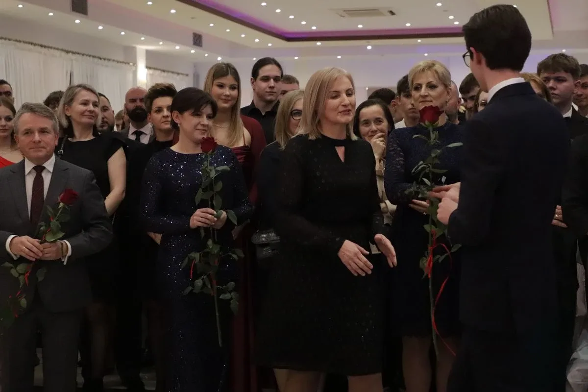 Studniówka uczniów "Koperniczka" w Tango. Niezapomniana noc maturzystów (zdjęcia, wideo)