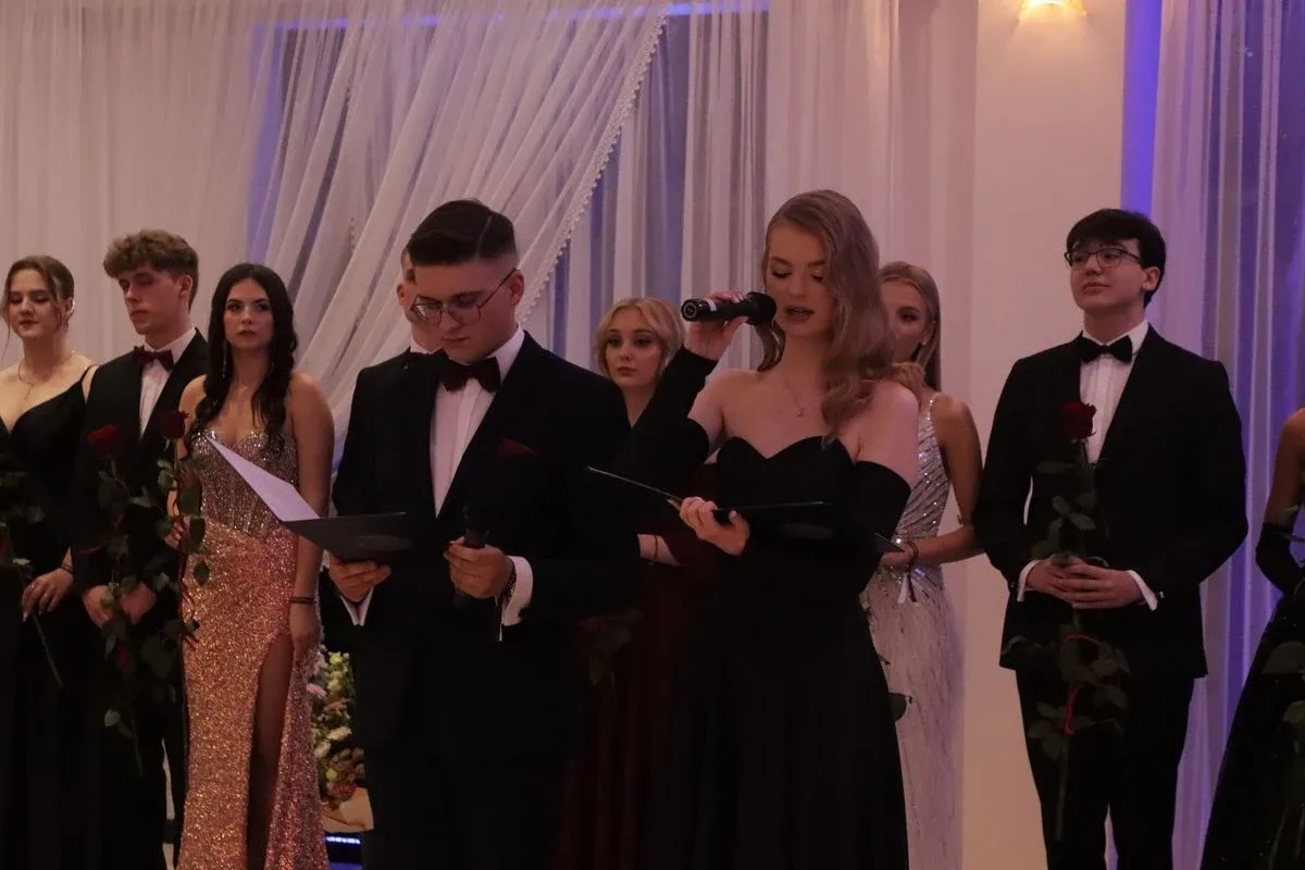 Studniówka uczniów "Koperniczka" w Tango. Niezapomniana noc maturzystów (zdjęcia, wideo)
