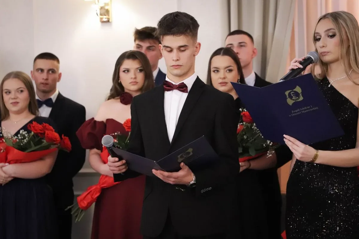 Maturzyści "Rubinka" bawią się na balu w Maciejowej Chacie (zdjęcia, wideo)