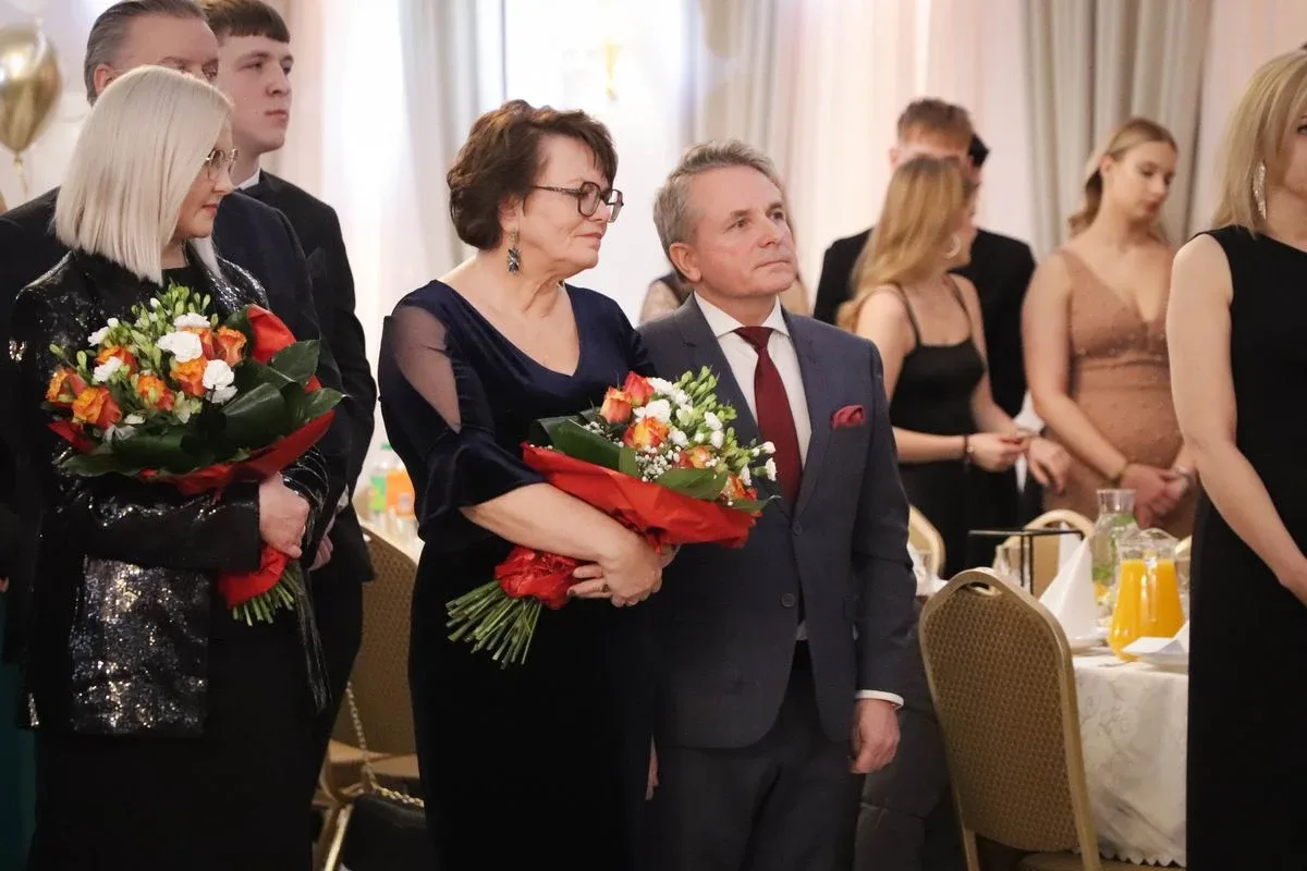 Maturzyści "Rubinka" bawią się na balu w Maciejowej Chacie (zdjęcia, wideo)