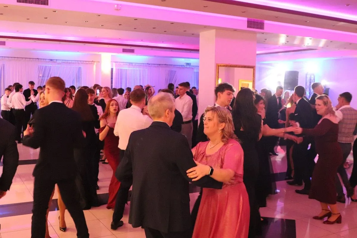 Studniówka uczniów "Koperniczka" w Tango. Niezapomniana noc maturzystów (zdjęcia, wideo)