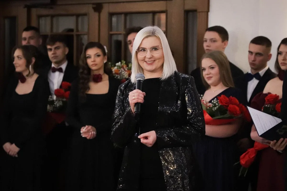 Maturzyści "Rubinka" bawią się na balu w Maciejowej Chacie (zdjęcia, wideo)