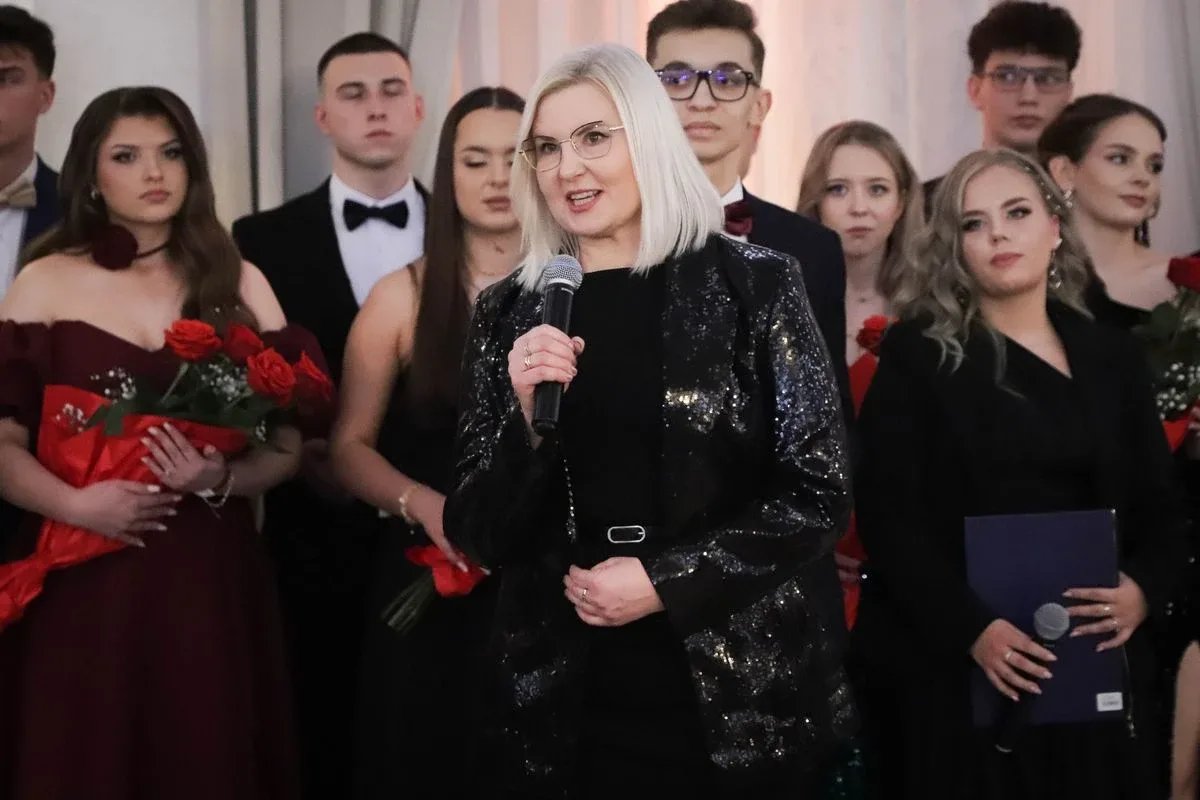 Maturzyści "Rubinka" bawią się na balu w Maciejowej Chacie (zdjęcia, wideo)