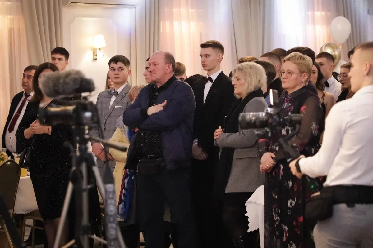 Maturzyści "Rubinka" bawią się na balu w Maciejowej Chacie (zdjęcia, wideo)