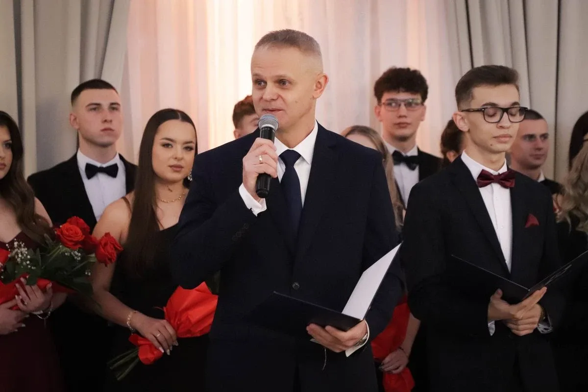 Maturzyści "Rubinka" bawią się na balu w Maciejowej Chacie (zdjęcia, wideo)