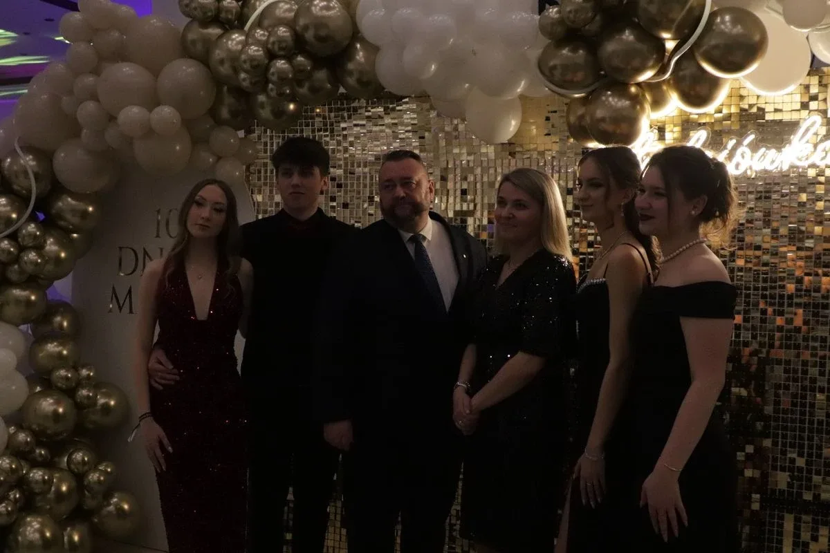 Studniówka uczniów "Koperniczka" w Tango. Niezapomniana noc maturzystów (zdjęcia, wideo)