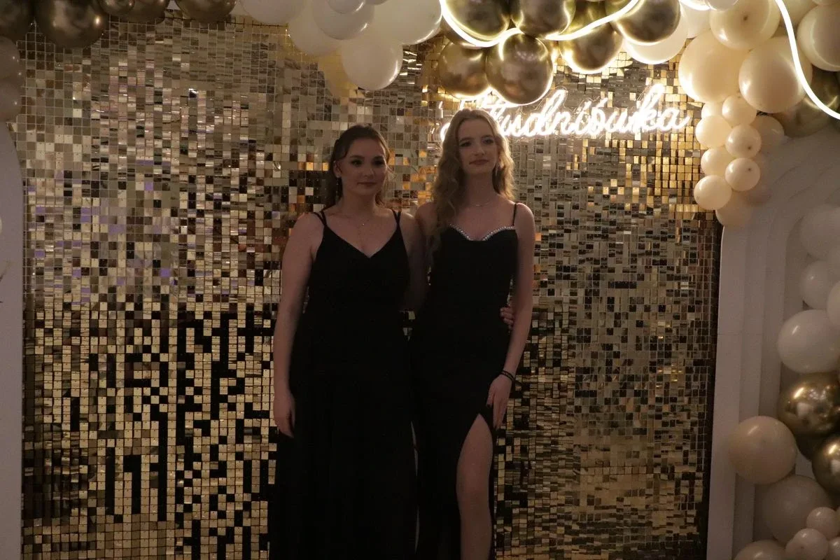 Studniówka uczniów "Koperniczka" w Tango. Niezapomniana noc maturzystów (zdjęcia, wideo)