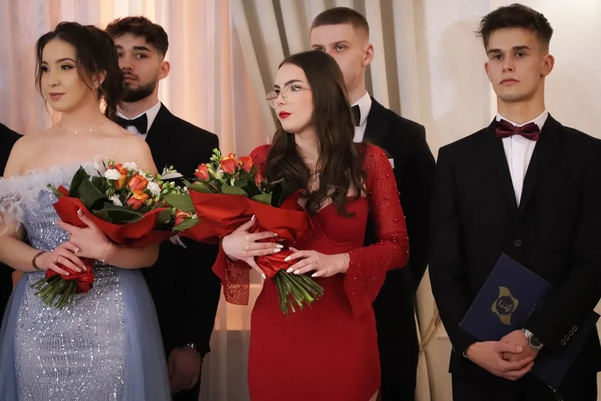Maturzyści "Rubinka" bawią się na balu w Maciejowej Chacie (zdjęcia, wideo)